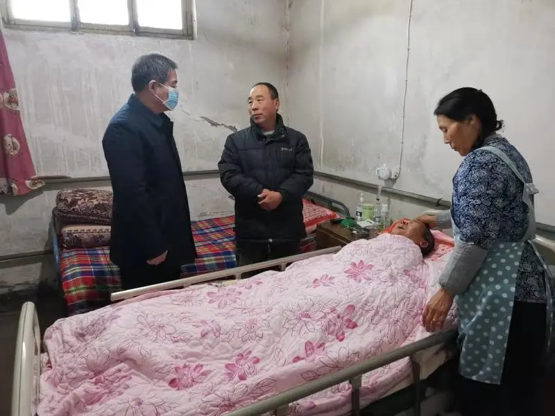 博農(nóng)集團:主要領(lǐng)導走訪慰問困難黨員職工