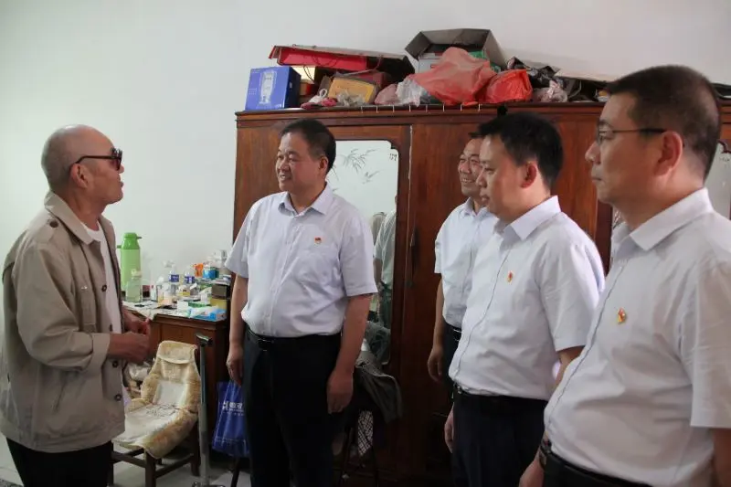 博農(nóng)集團領(lǐng)導走訪慰問老黨員、困難黨員